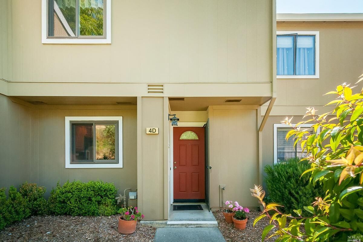 Property Photo:  4 Park Crest Court D  CA 94947 