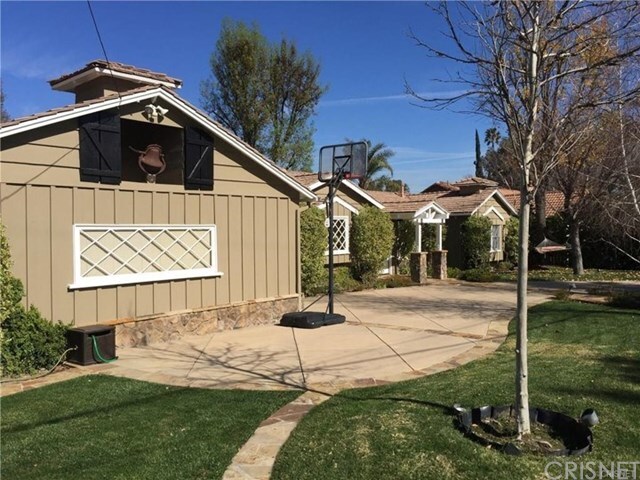 Property Photo: 19415 Collier Street CA 91356