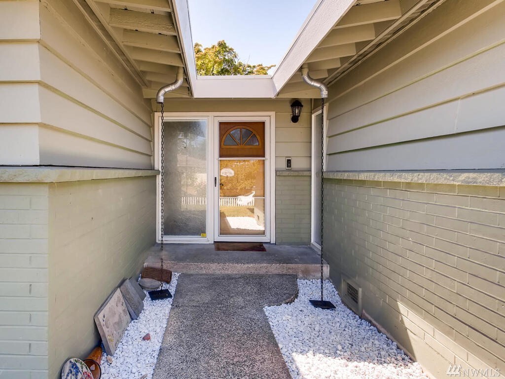 Property Photo:  23459 27th Ave S  WA 98198 