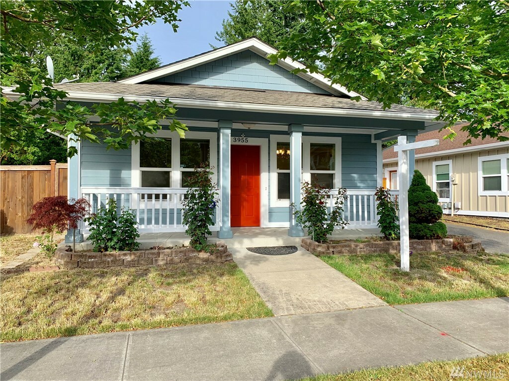 Property Photo: 3955 E Roosevelt Ave WA 98404