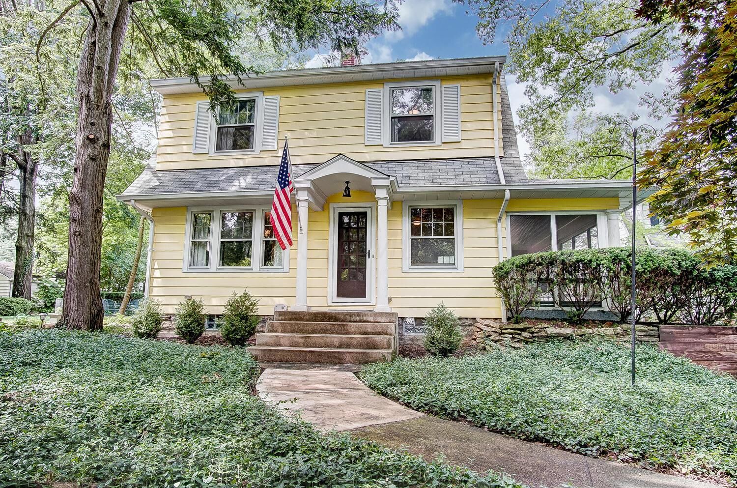 Property Photo: 426 Midgard Road OH 43202