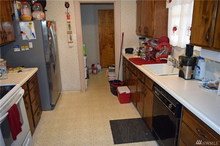 Property Photo:  2215 Aberdeen Ave  WA 98520 