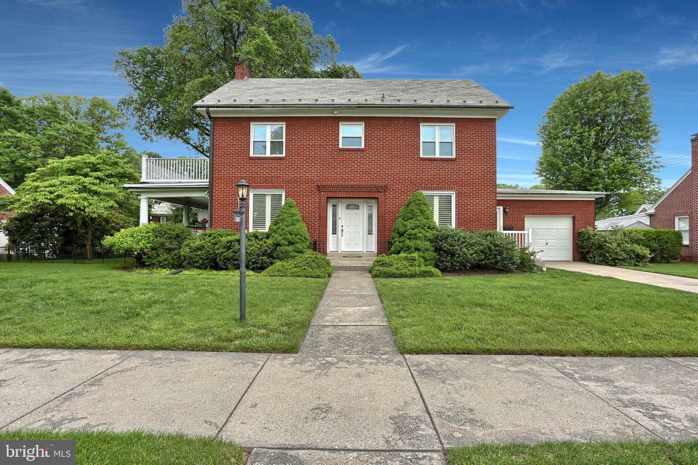 Property Photo: 517 E Oak Street PA 17078