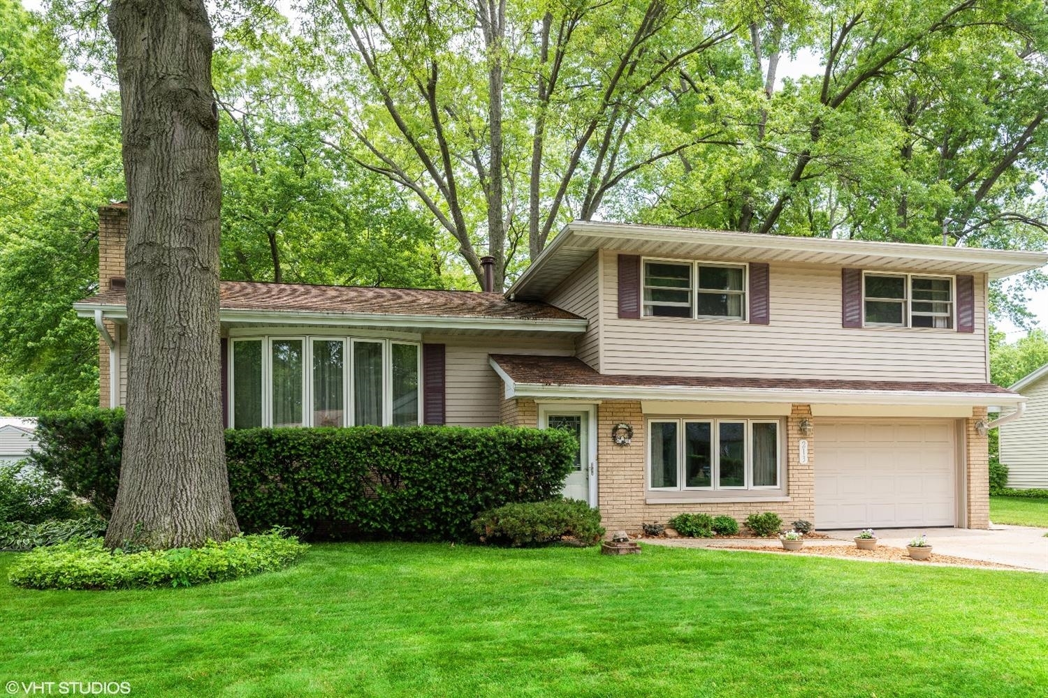 Property Photo: 213 Avondale Avenue IN 46360