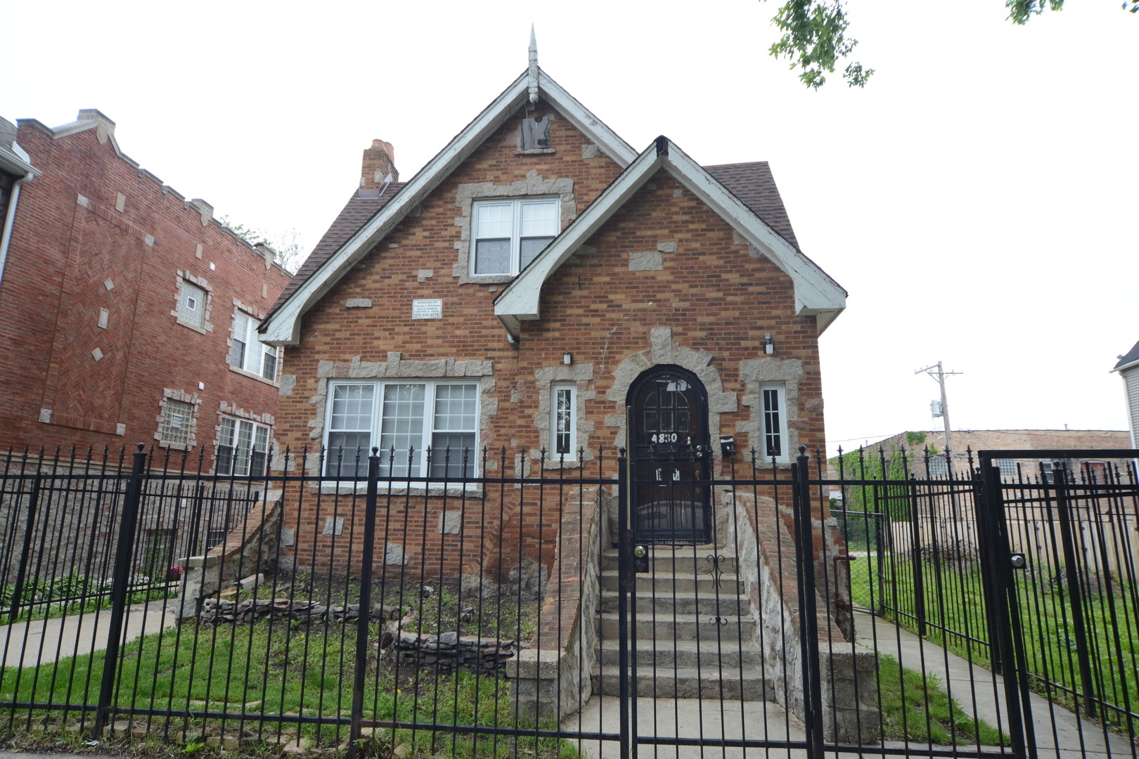 Property Photo: 4830 West Superior Street 2R IL 60644