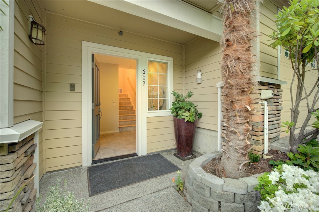 Property Photo:  11899 SE 4th Place 602  WA 98005 