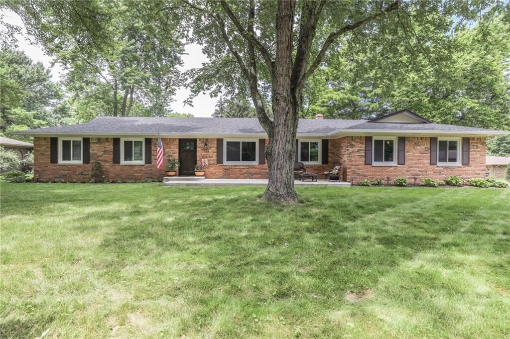 Property Photo: 782 Valley Way Road IN 46142