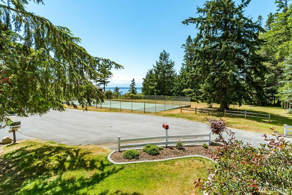 Property Photo:  1752 Seaview Ave  WA 98239 