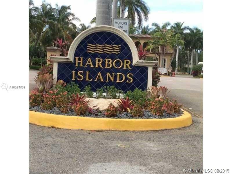Property Photo: 1468 Mariner Way FL 33019