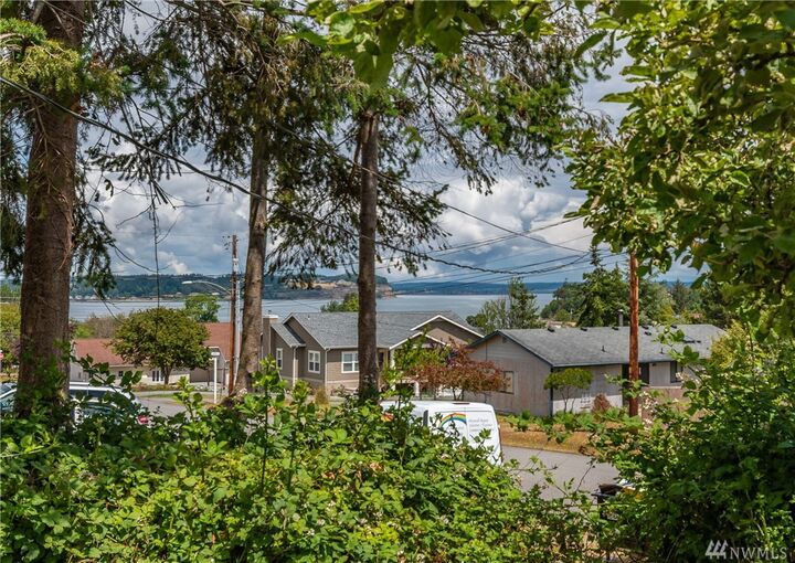 Property Photo: 302 NE 4th St WA 98239