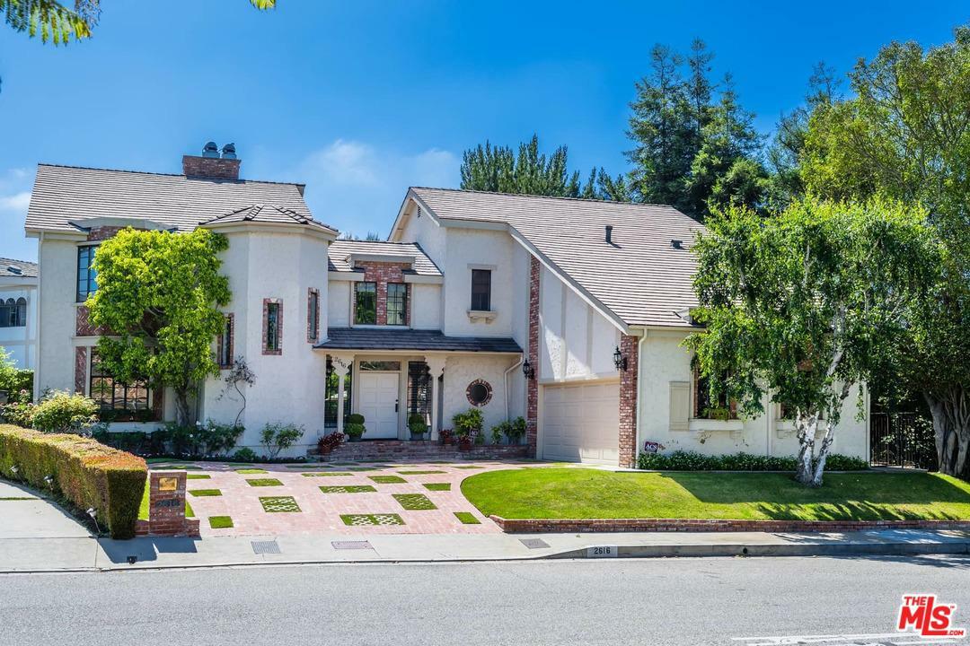 Property Photo: 2616 Angelo Dr CA 90077