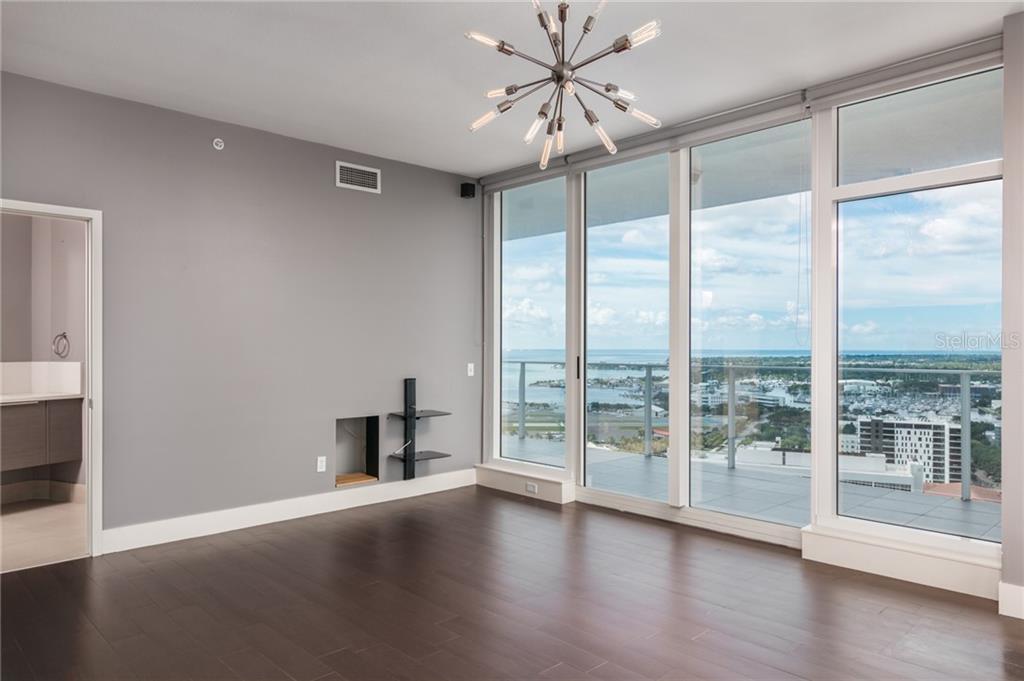 Property Photo: 175 1st Street S 2703 FL 33701