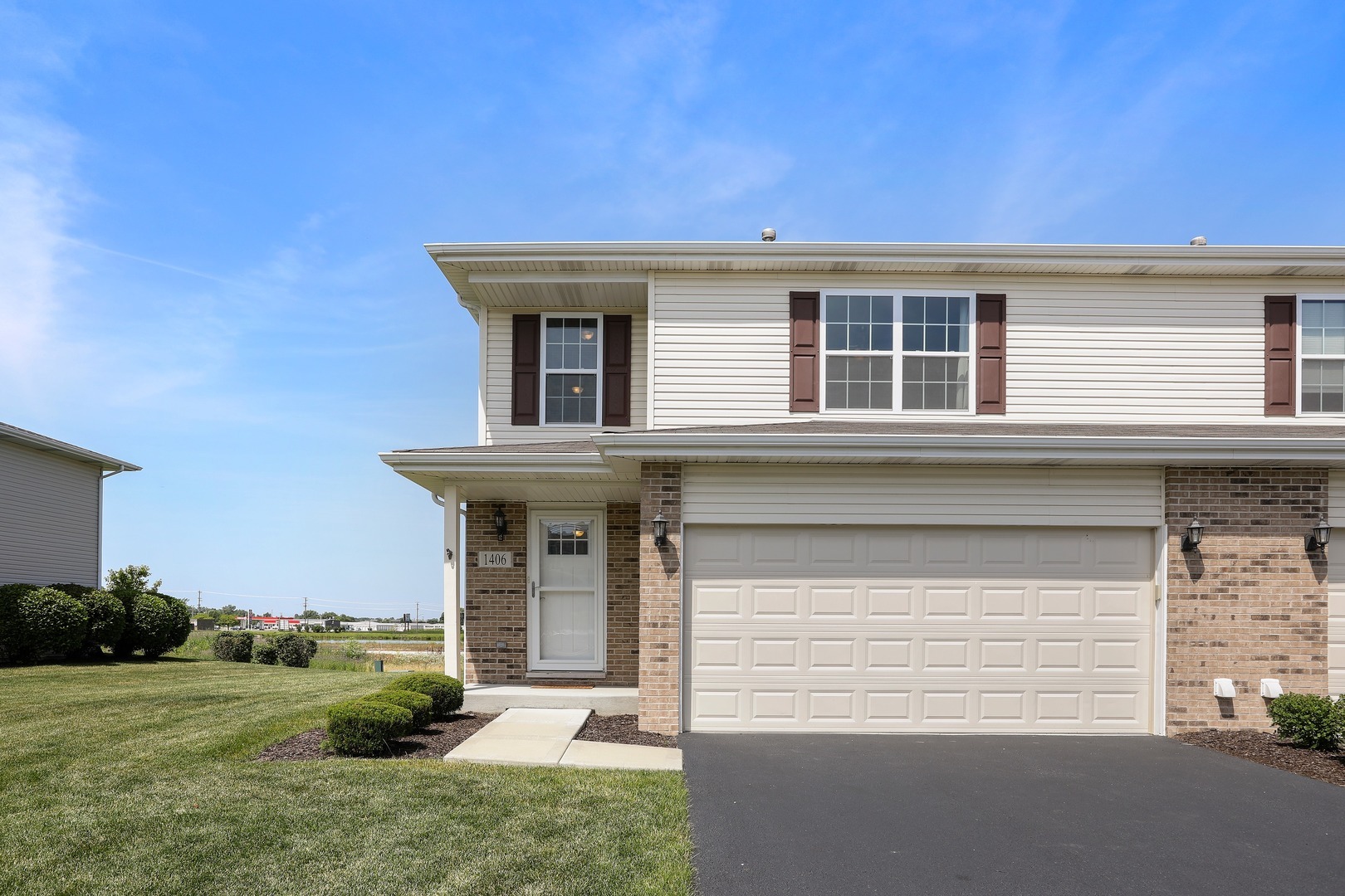 Property Photo:  1406 Somerset Drive  IL 60401 