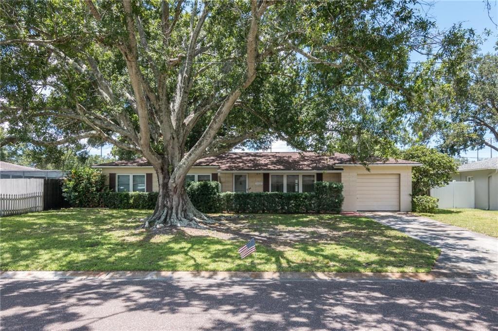 Property Photo: 5830 15th Way N FL 33703