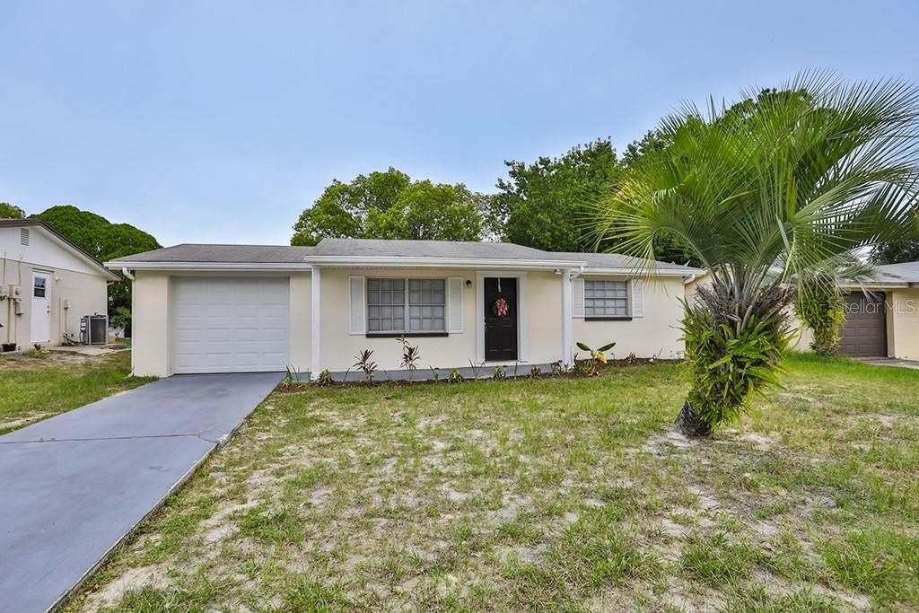 Property Photo:  9011 Gray Fox Lane  FL 34668 