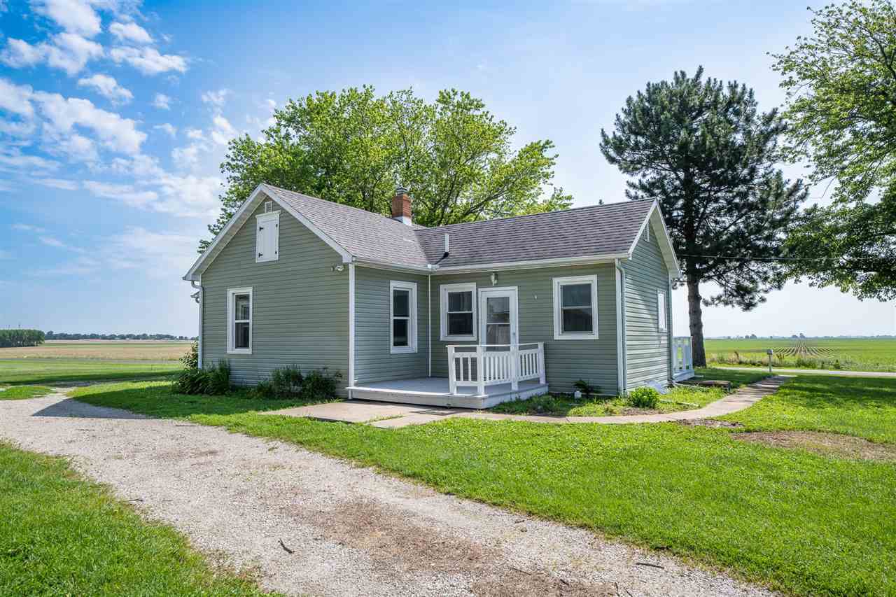 Property Photo:  1247 County Road 900 E  IL 61548 