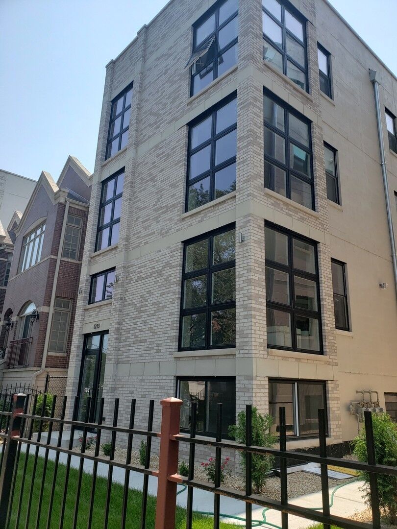 Property Photo: 1213 East 46th Street 1 IL 60653