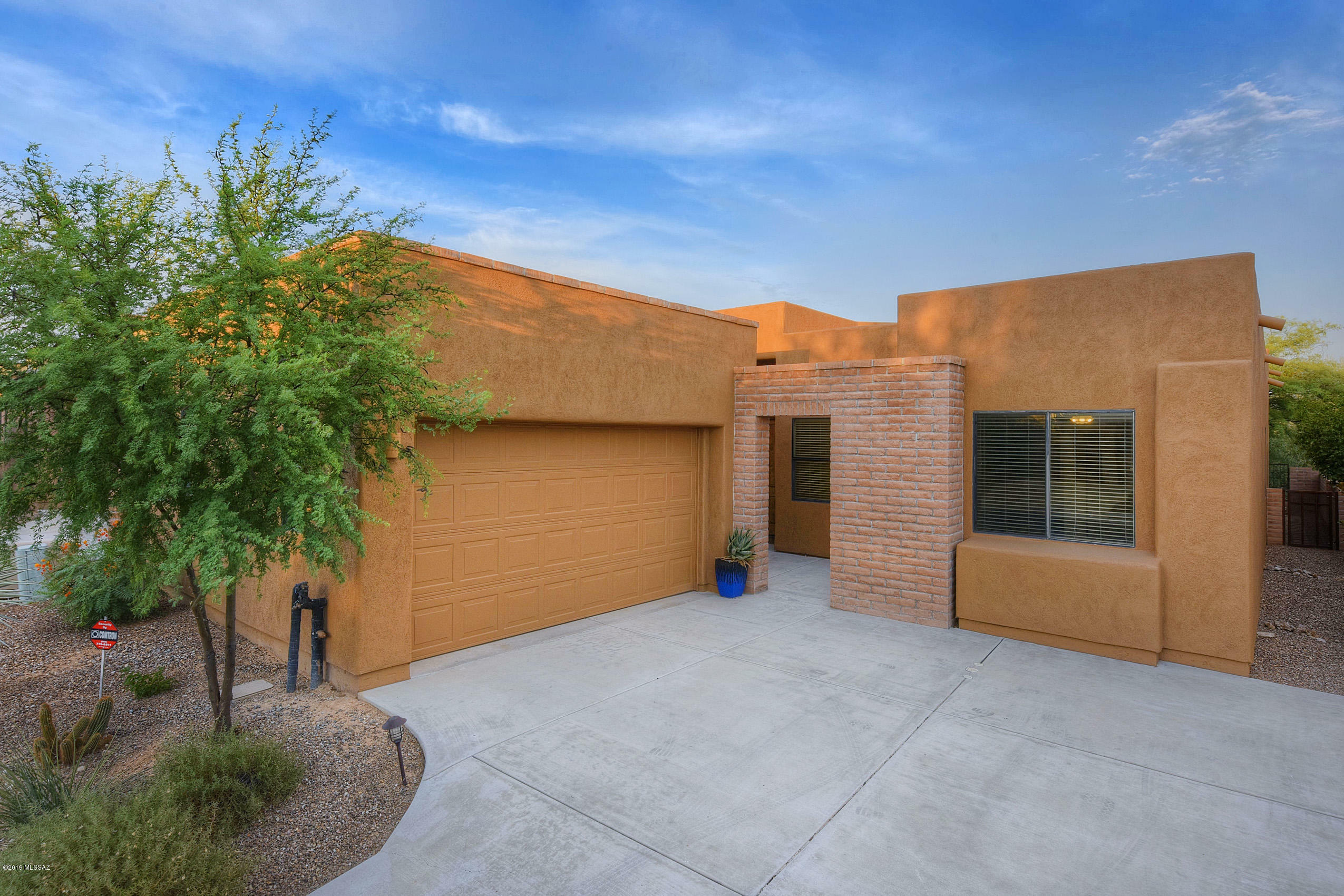 Property Photo:  11532 N Moon Ranch Place  AZ 85658 