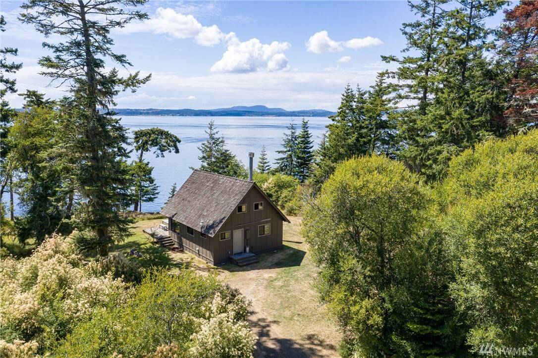 Property Photo: 407 Meadow Lane WA 98261