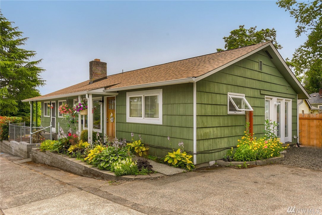 Property Photo: 1105 13th St WA 98337