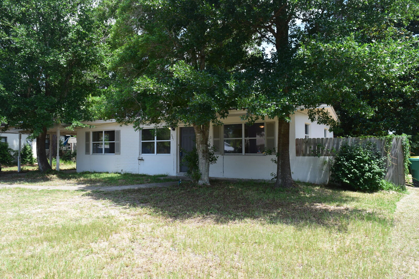 Property Photo:  521 E Hollywood Boulevard  FL 32569