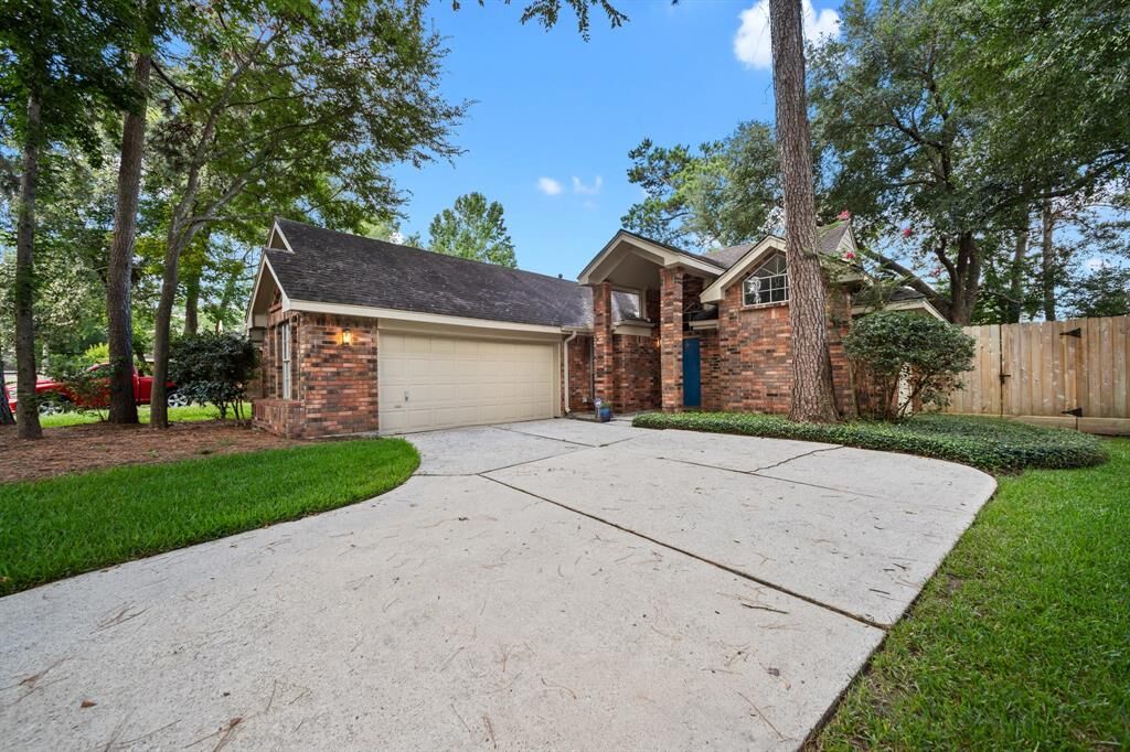 Property Photo: 5615 Manor Forest Drive TX 77339