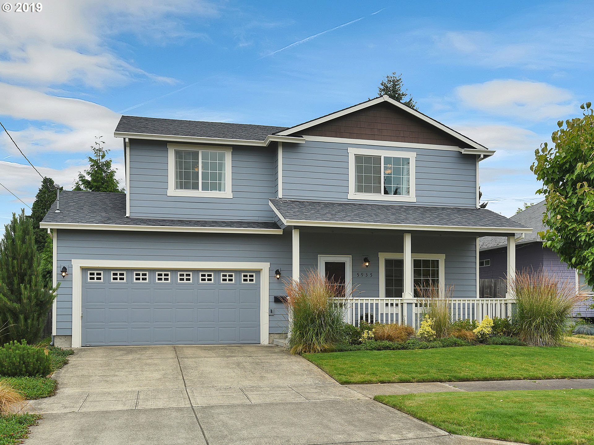 Property Photo: 5935 N Lovely St OR 97203