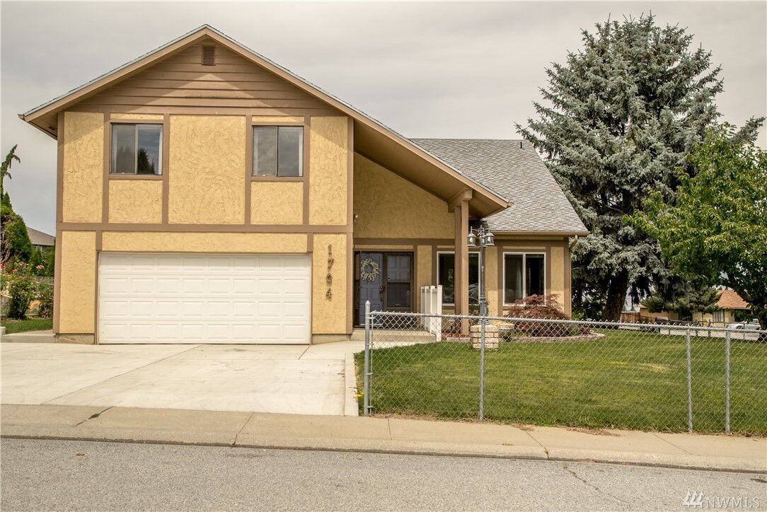 Property Photo:  1704 Lexington Place  WA 98801 