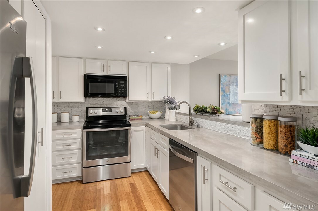Property Photo: 10178 NE 135th Lane 37 WA 98034