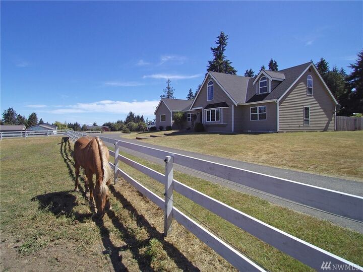 Property Photo: 285 Black Diamond Rd WA 98363
