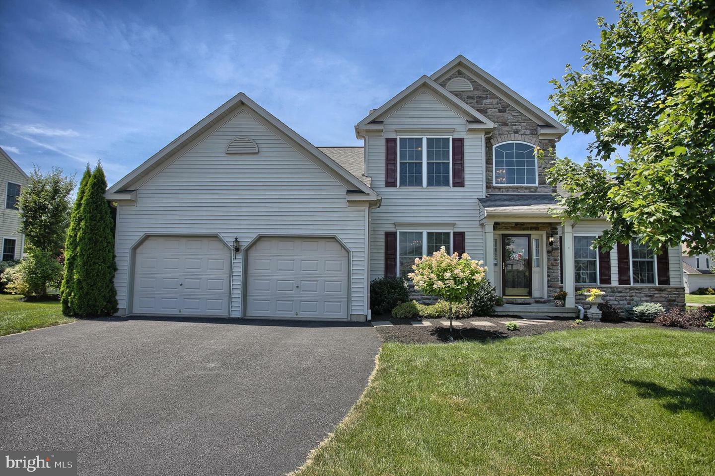 Property Photo: 101 Pickwick Circle PA 17078