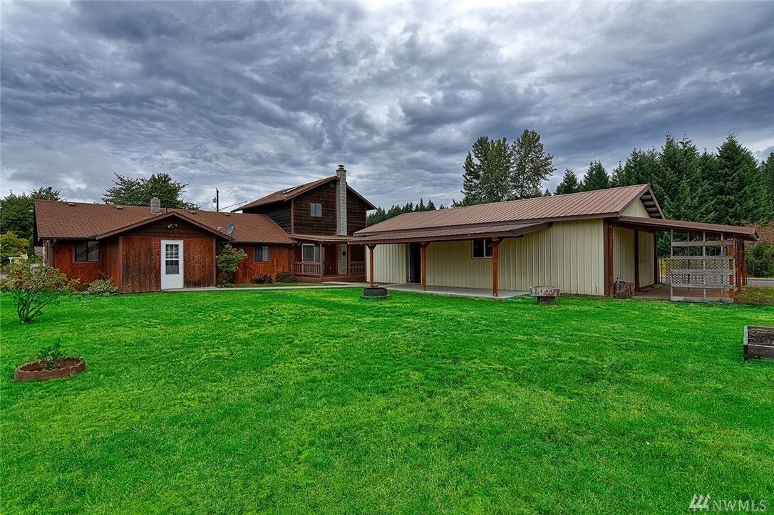 Property Photo: 930 Commercial Ave WA 98241