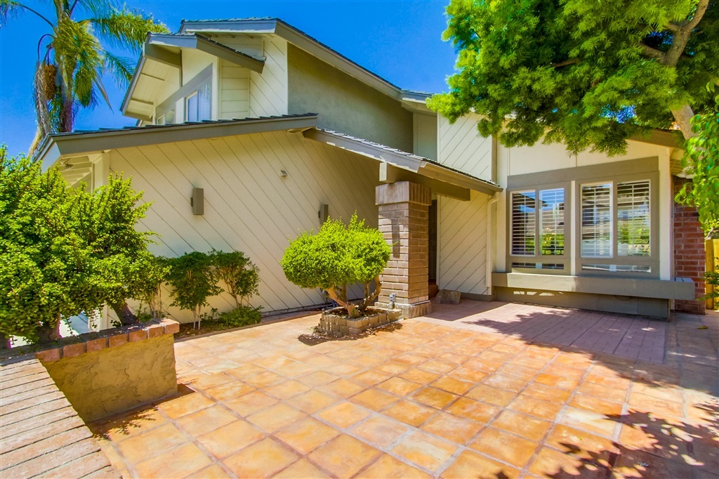 Property Photo:  10504 Moorpark St  CA 91978 