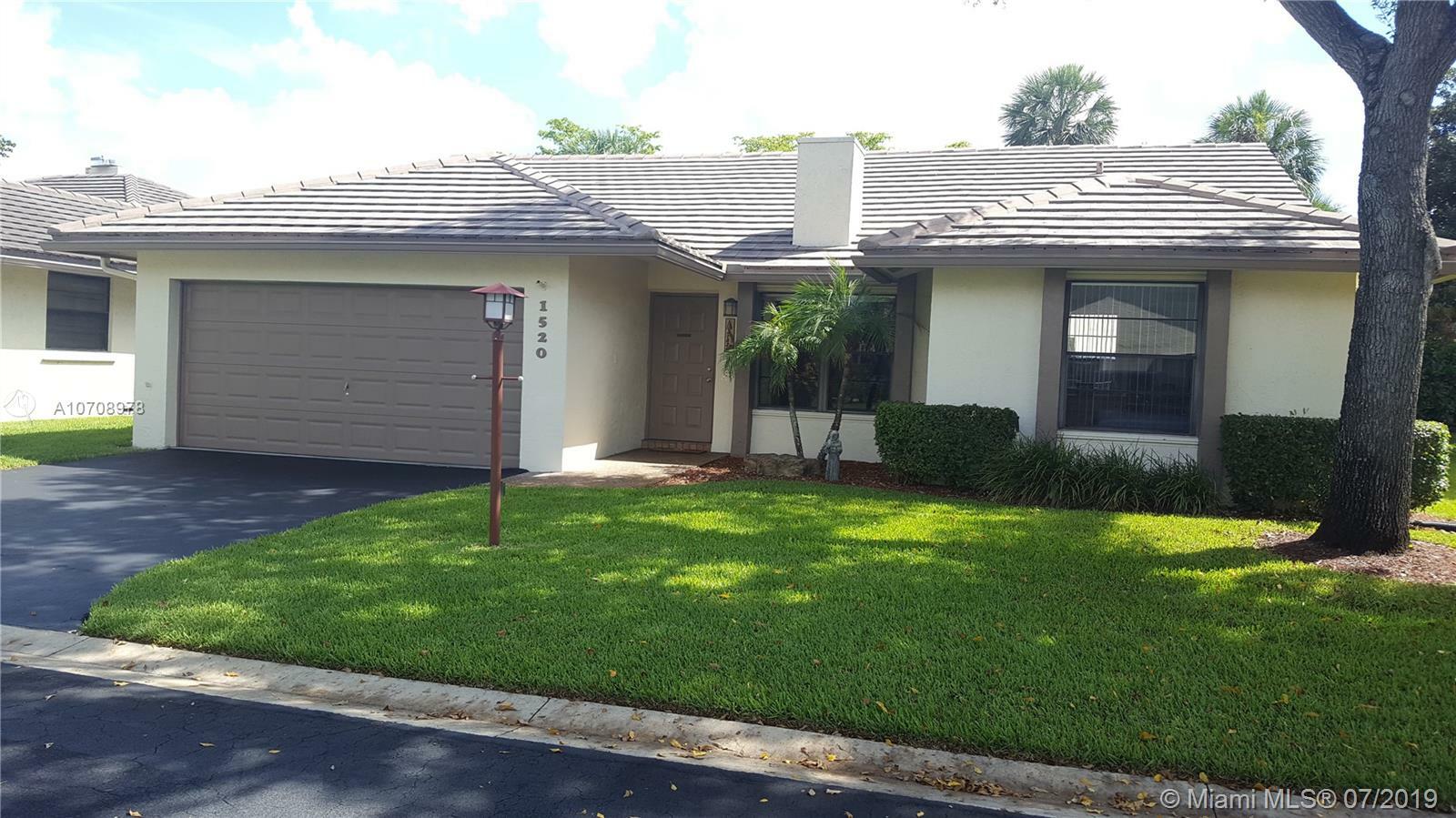 Property Photo:  1520 Lakeview Cir  FL 33071 