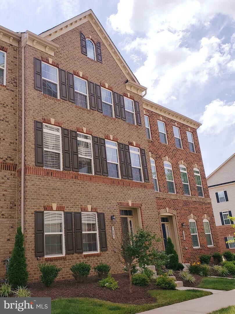 Property Photo:  7087 Darbey Knoll Drive  VA 20155 