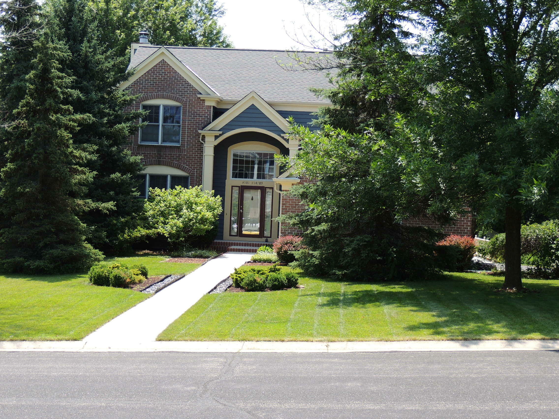 Property Photo:  N101w14789 Raintree Dr  WI 53022 