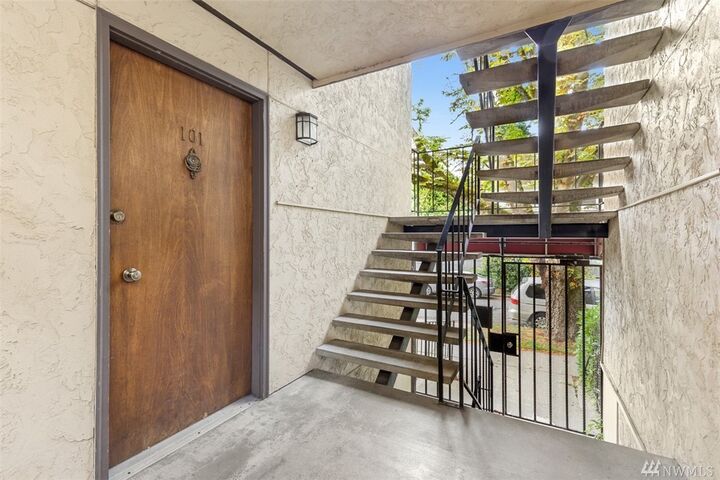 Property Photo:  700 15th Ave E 101  WA 98112 