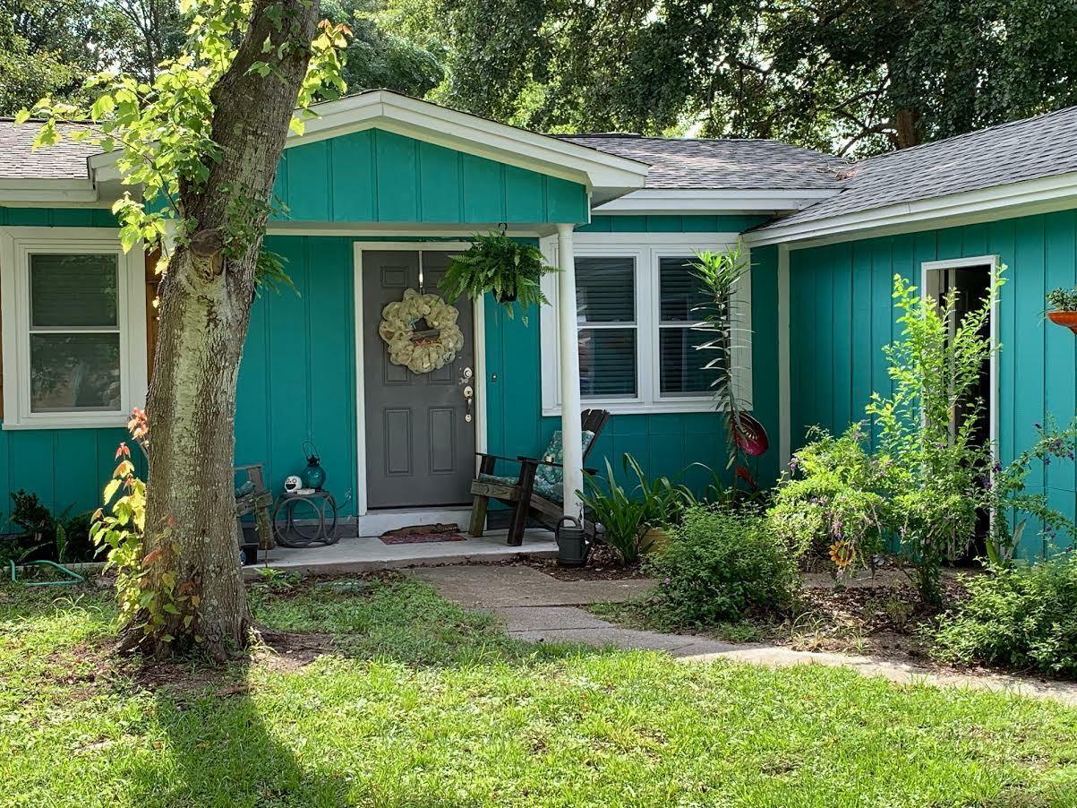 Property Photo: 321 Woodland Avenue FL 32569