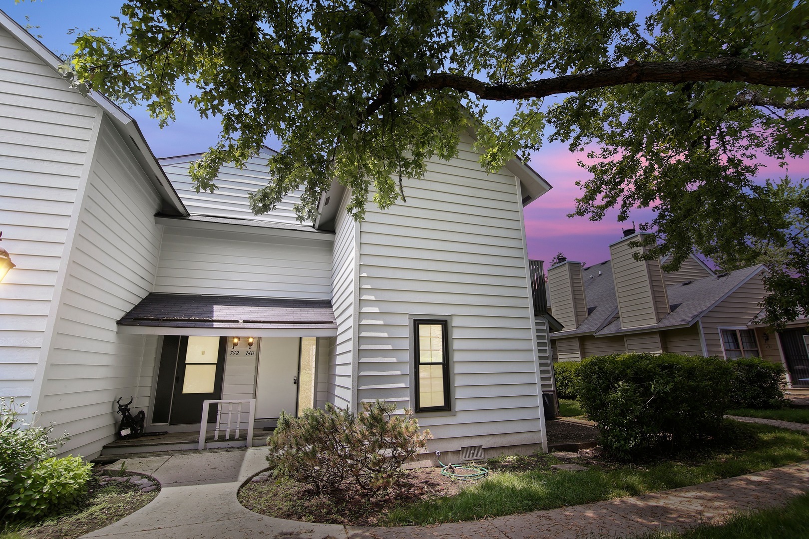 Property Photo: 740 Drury Court IL 60031