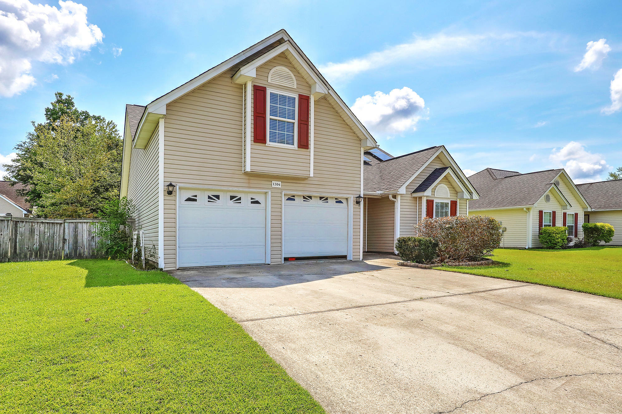 Property Photo:  1304 Belle Grove Circle  SC 29410 