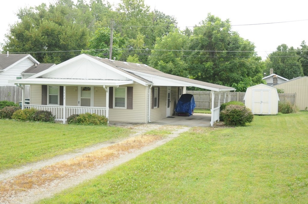 Property Photo:  1823 E Kirk Street  IN 47303-2409 