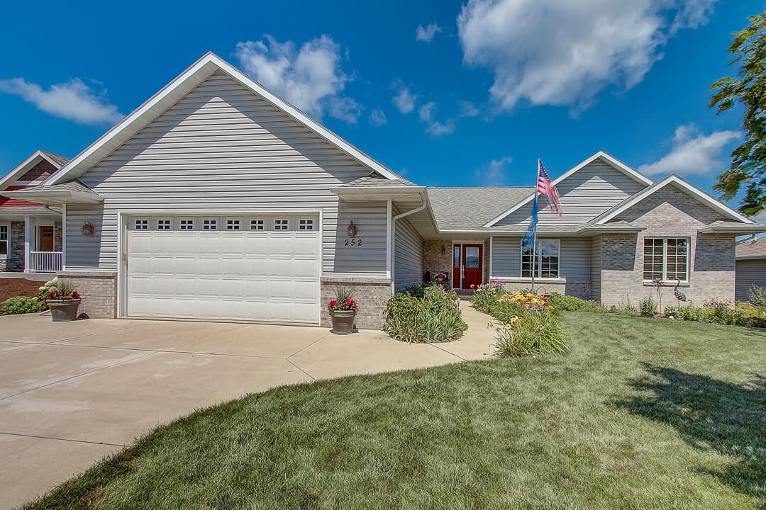 Property Photo: 252 Owls Ln WI 53040