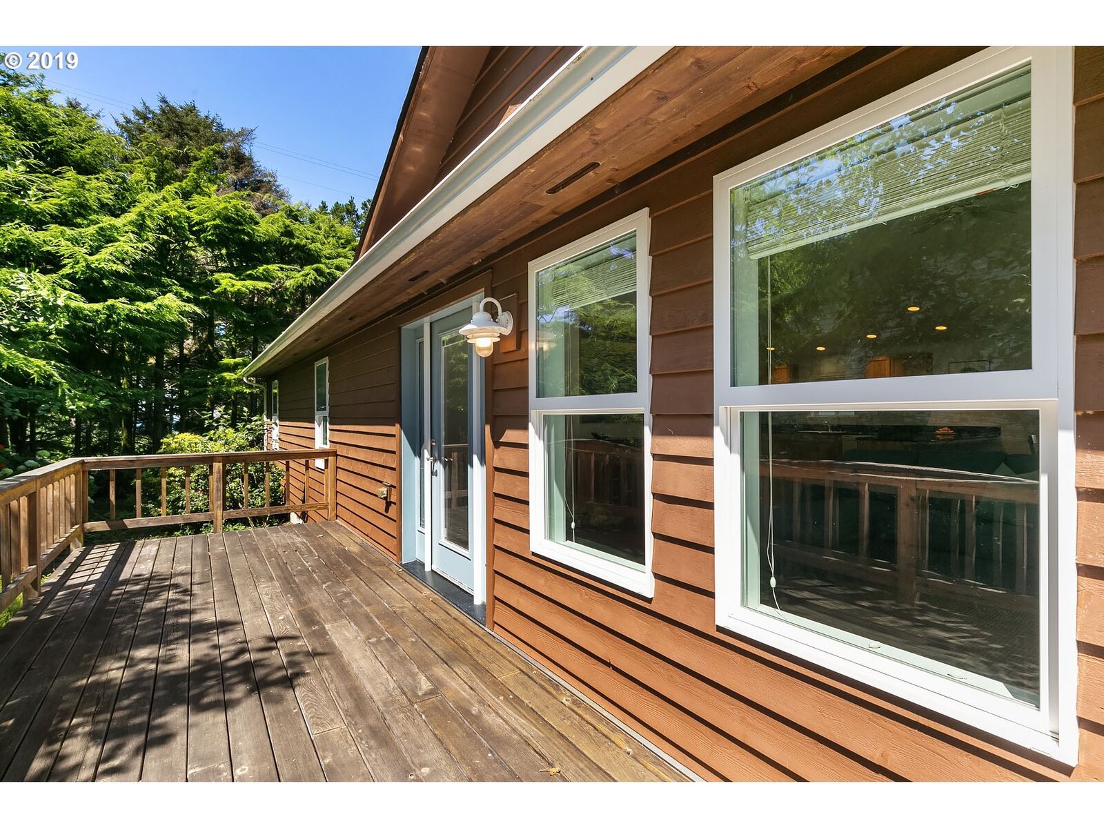 Property Photo: 32067 Hemlock Ln OR 97102