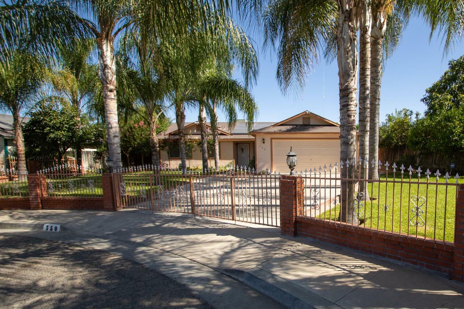 Property Photo:  750 Dixie Court  CA 93223 