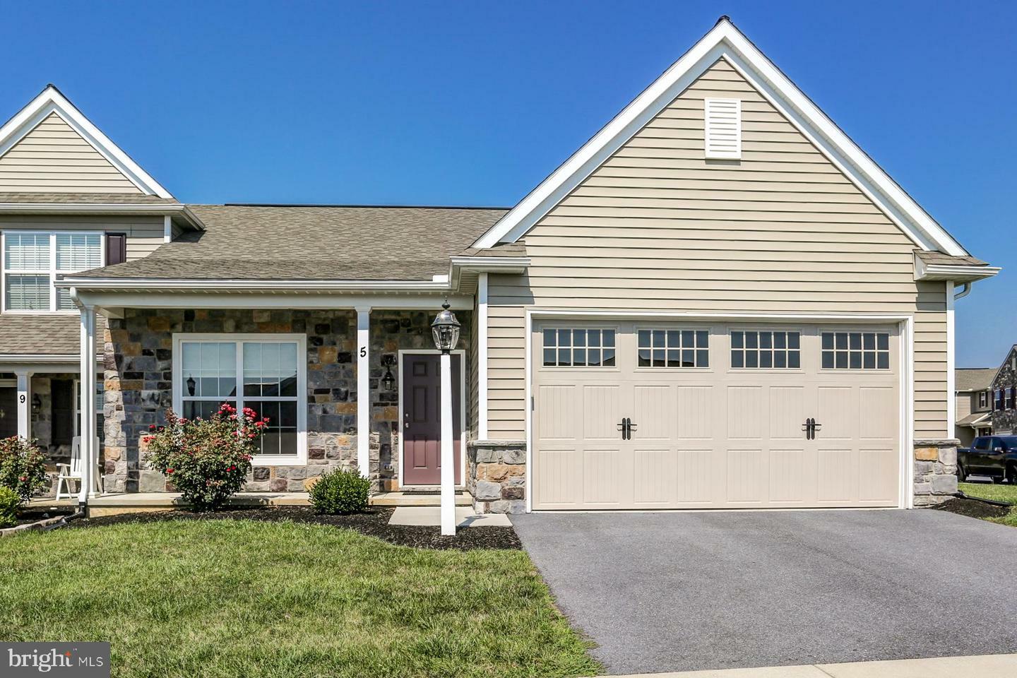 Property Photo:  5 Wheatland Court  PA 17078 