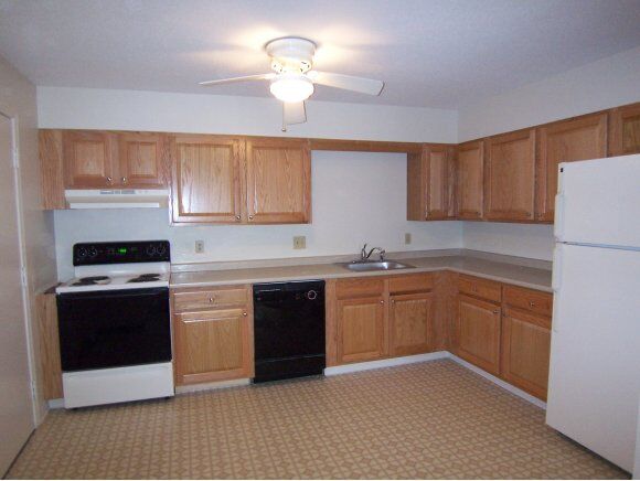 Property Photo:  4-22 Autumn Leaf Dr. 22  NH 03060 
