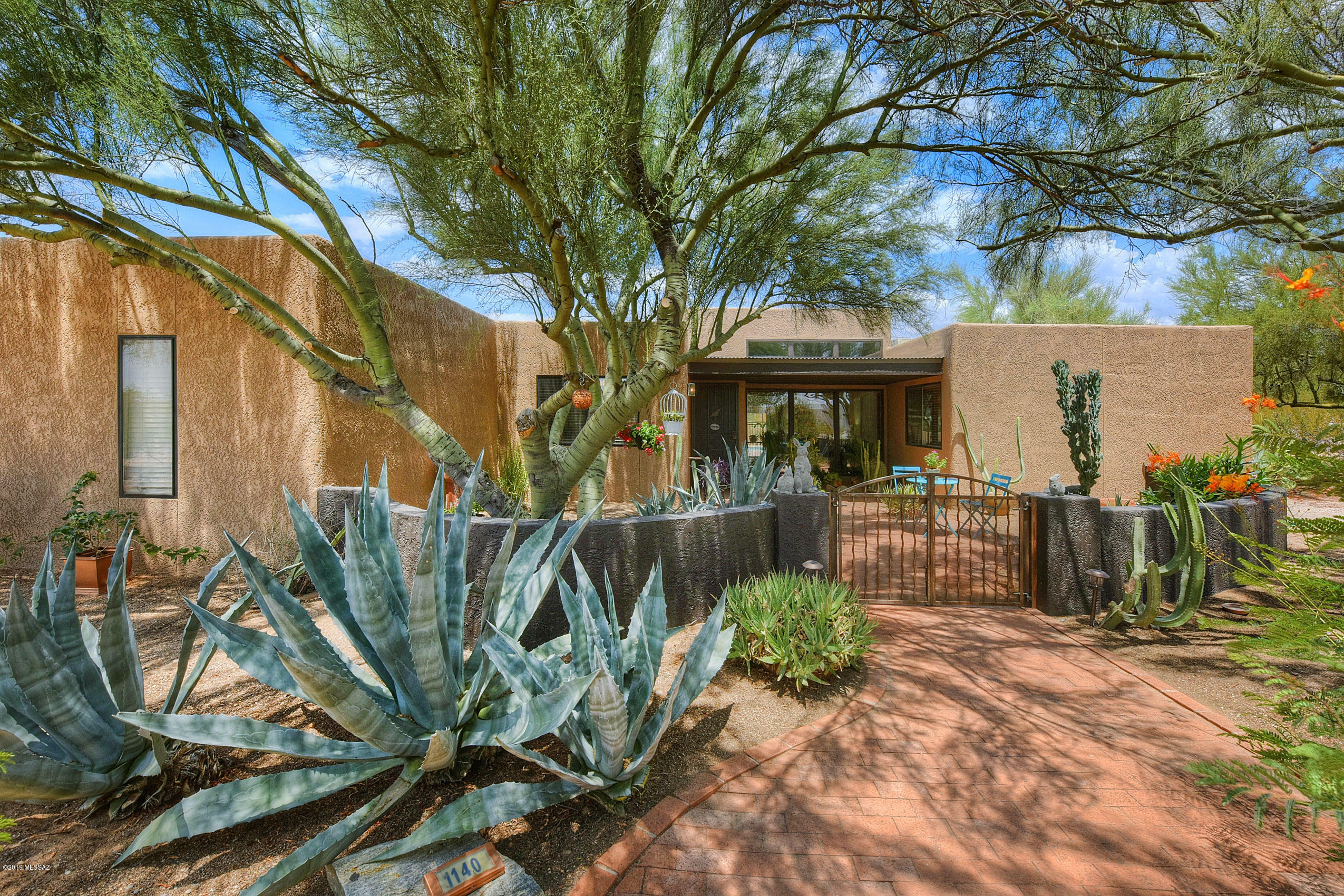 Property Photo:  1140 W Sahara Palms Drive  AZ 85704 