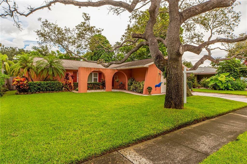 Property Photo:  6833 Circle Creek Drive N  FL 33781 