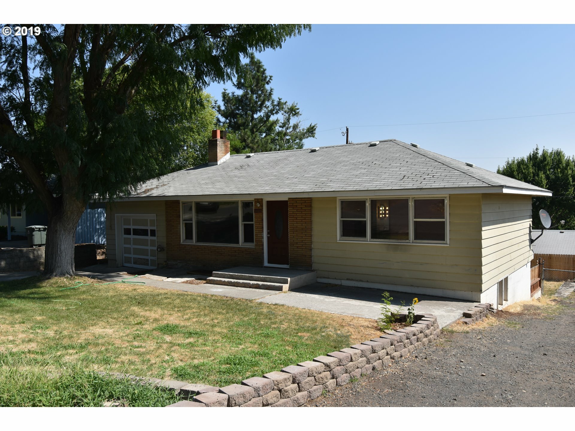 Property Photo: 3215 W 12th St OR 97058