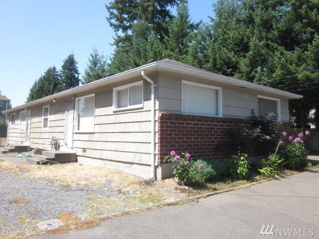 Property Photo:  5004 - 5022  190th Street SW  WA 98036 